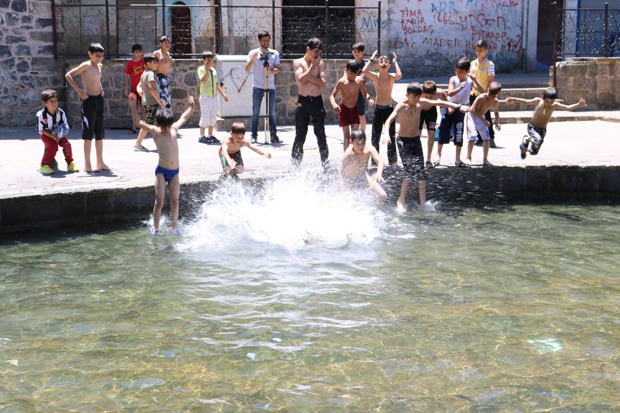 Diyarbakırlı çocuklar Anzele’siz yapamıyor