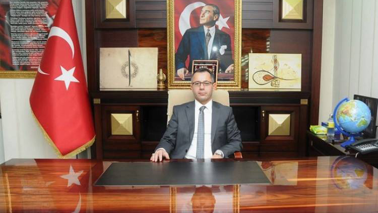 Kaymakam ‘kreşin’ faturasını polislere kesti