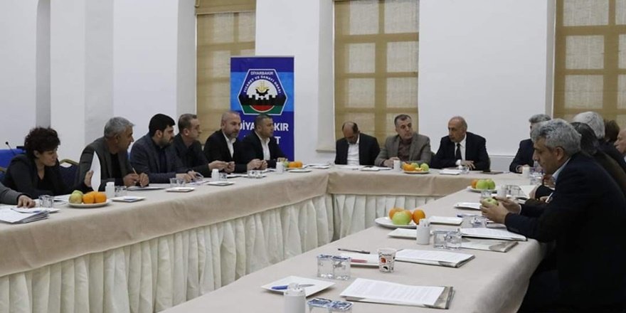 Trafik yönlendirme levhaları arttırılacak