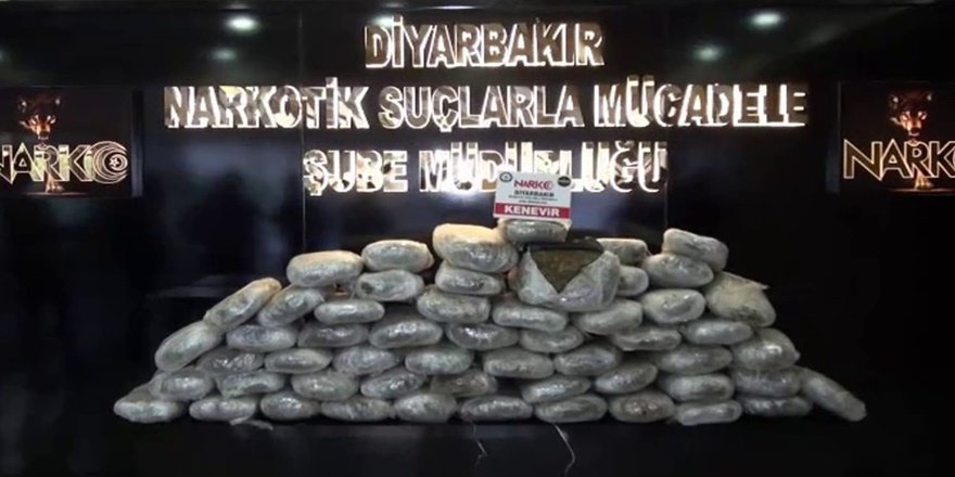 Diyarbakır’da saman yüklü araçta 120 kilogram esrar ele geçirildi