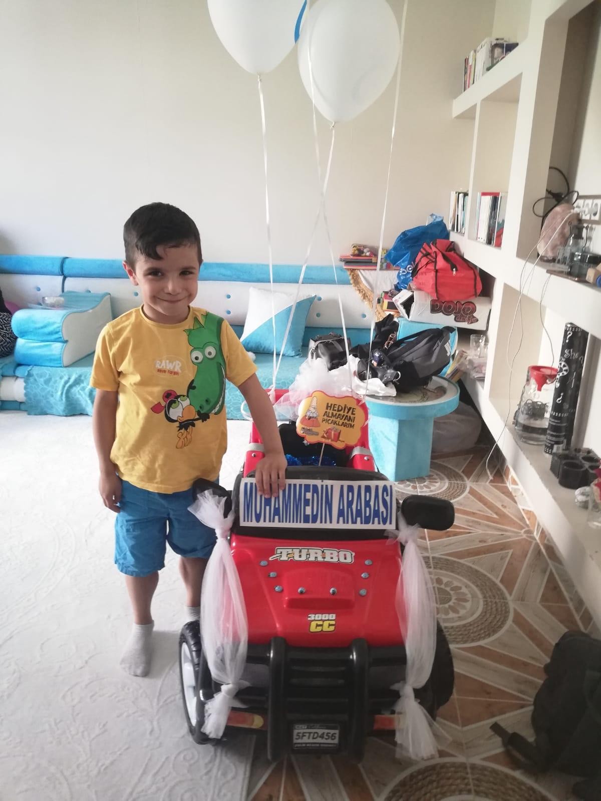 7 yaşındaki Muhammed akülü arabasına kavuştu