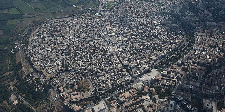 Sur'da asırlık değirmen taşı çıktı