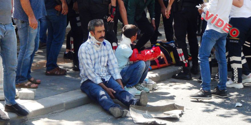 Minibüs makas atarken traktöre çarptı: 1’i bebek 15 yaralı