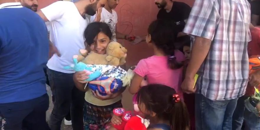 Dünyaca ünlü pizzacı memleketindeki çocukları unutmadı