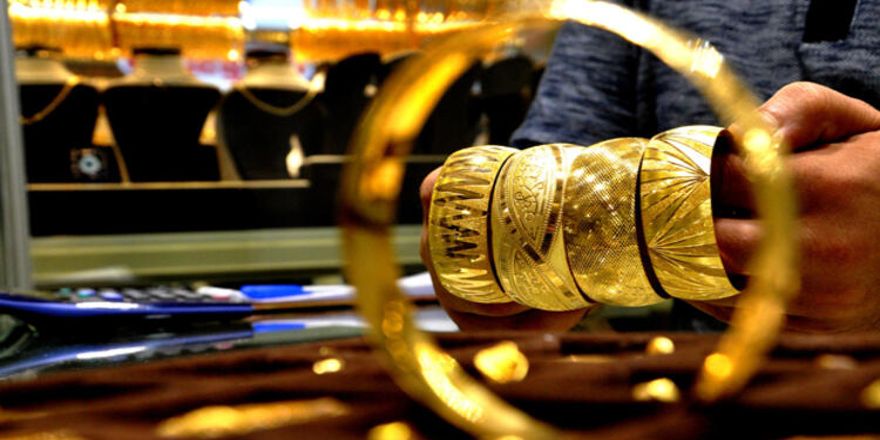 Bir kuyumcudan çaldılar, komşu kuyumcuda sattılar