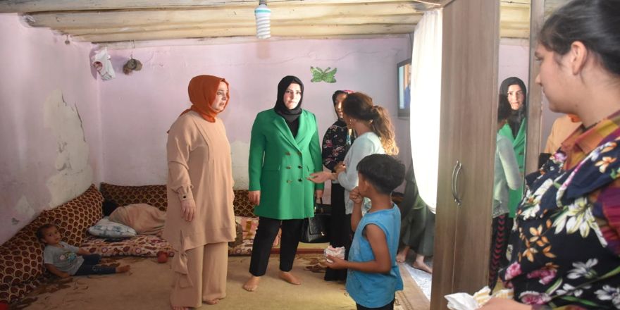 Evleri yıkıldığı için sokakta kalan 5 çocuklu ailenin ağlatan hikayesi