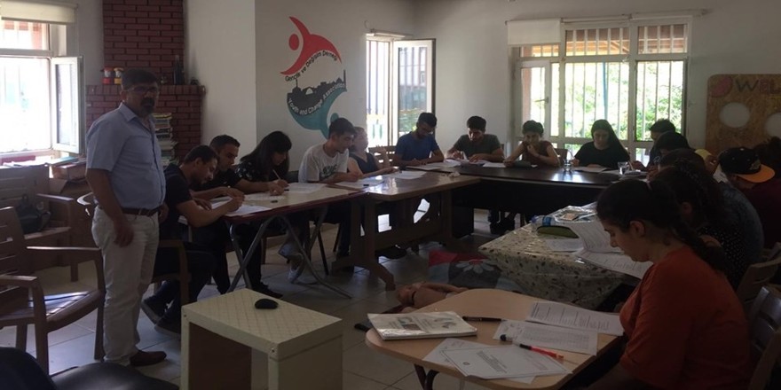 Gençlik ve Değişim Derneği gönüllülerine ilk yardım eğitimi