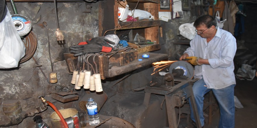Bıçak bileme işi demirciler çarşısına canlılık getirdi