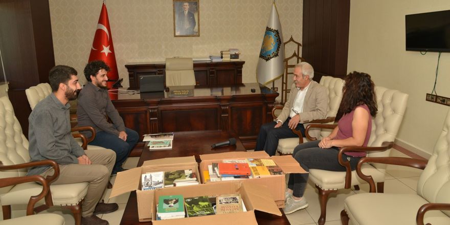 Kitap bağışları devam ediyor