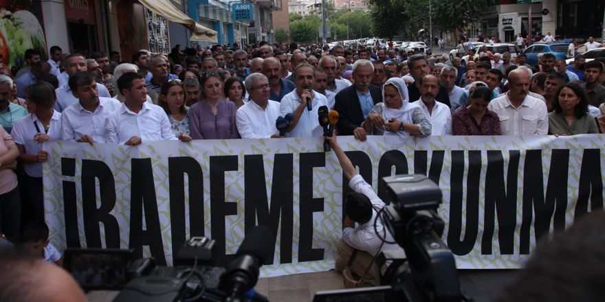 Kayyum protestoları sürüyor