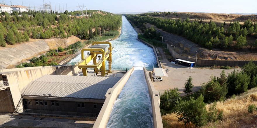 GAP'ın barajları bölgeye hayat veriyor