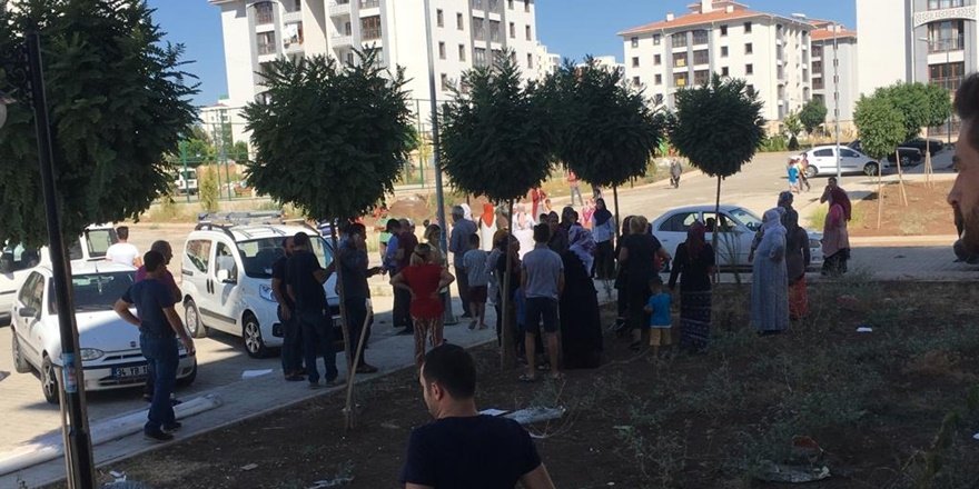 TOKİ sakinleri yol kapattı