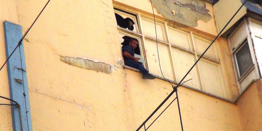 Zabıtaya kızdı intihara kalktı