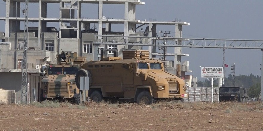 Zırhlı araçlar Güvenli Bölge için Akçakale’de