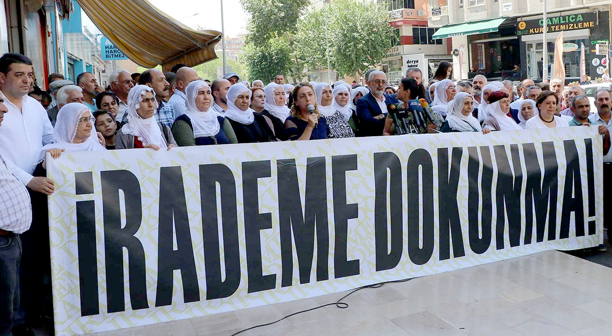 ‘Kayyumları gönderene dek buradayız’