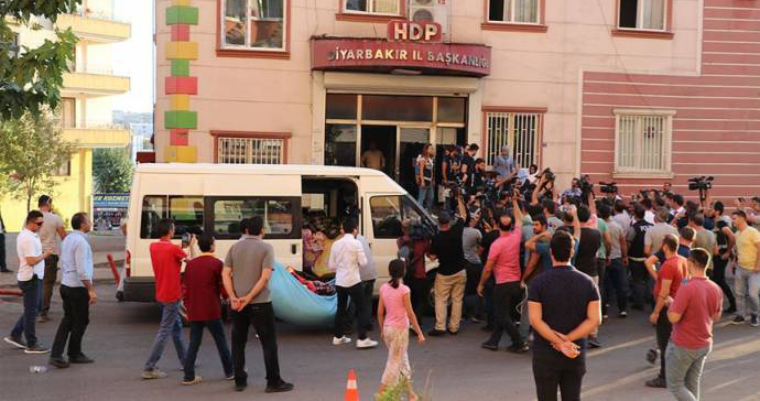 Diyarbakır’da HDP’li yöneticilere ‘battaniye’ soruşturması
