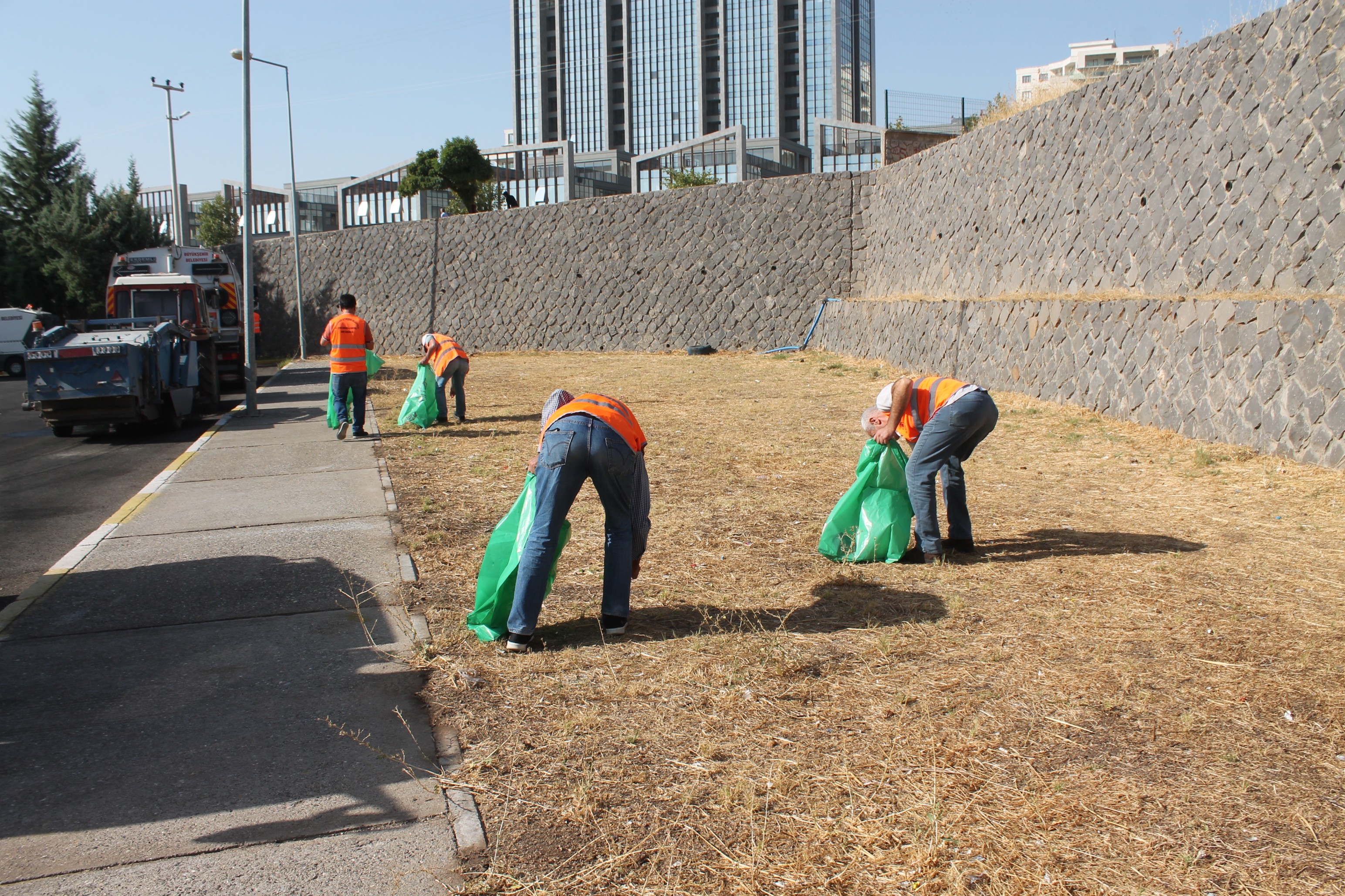 Diyarbakır Büyükşehir Belediyesi’nden temizlik seferberliği