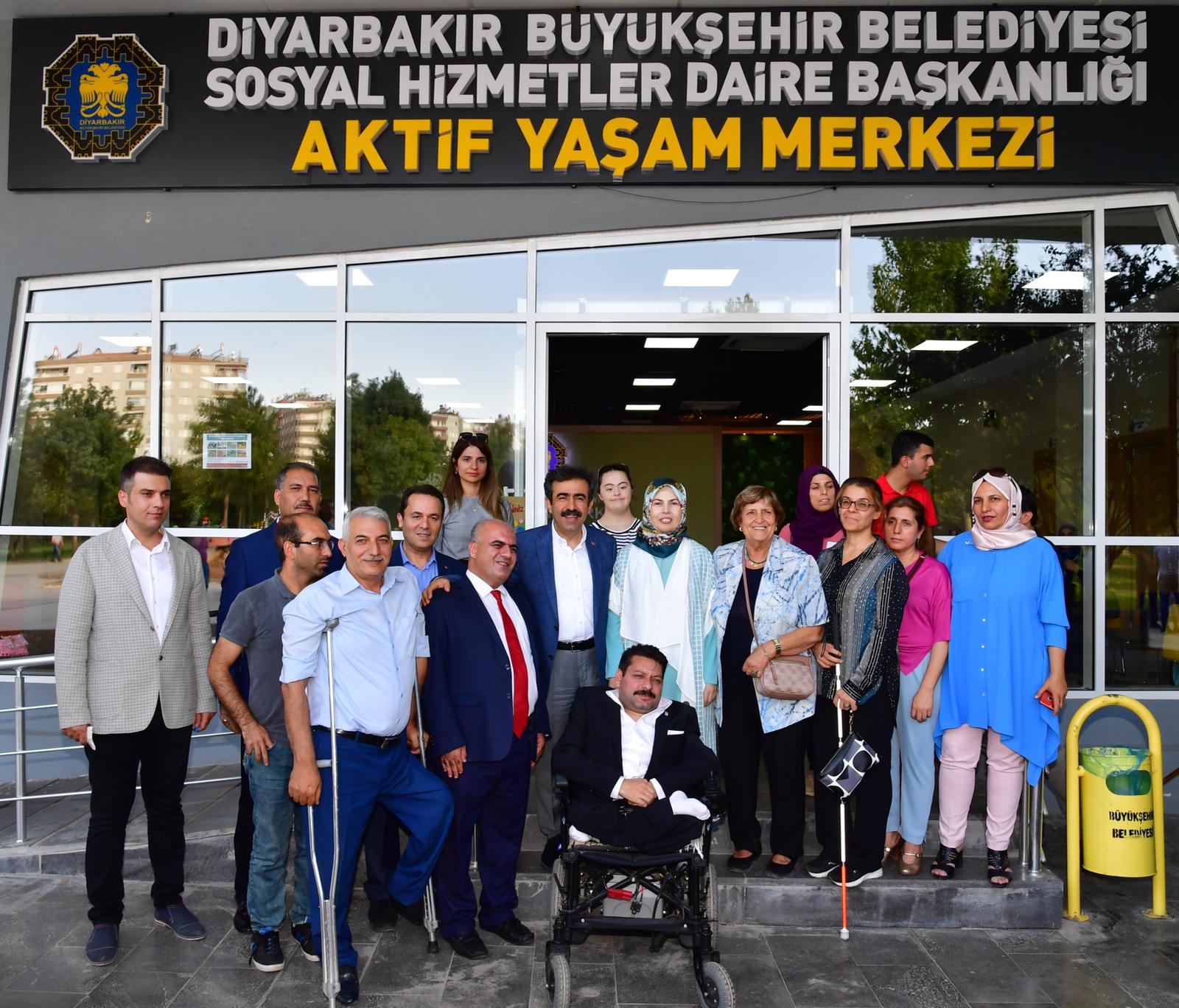 Güzeloğlu kafe açılışına katıldı