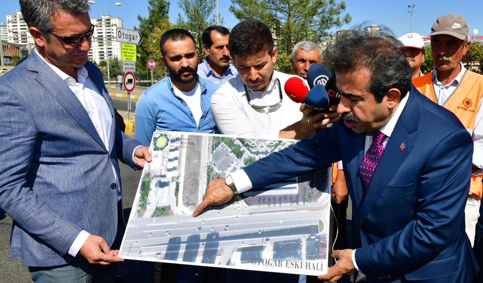 Güzeloğlu: Vatandaşa hizmet etmek adına yoğun bir çaba içerisindeyiz