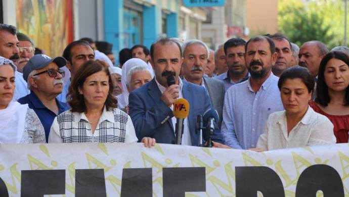 Belediye Başkanları kayyum protestosuna katıldı