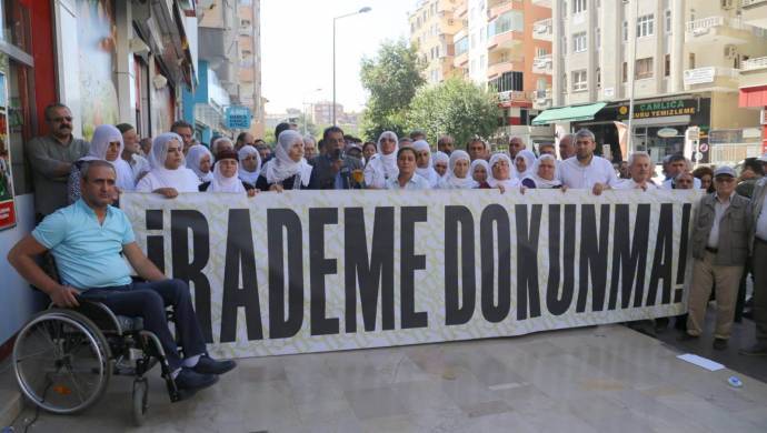 Kayyum protestosunda konuşan Zana: Saldırılara karşı birlikte duralım