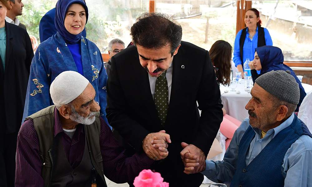 Vali Güzeloğlu: Tüm imkanları size sunmak zorundayız