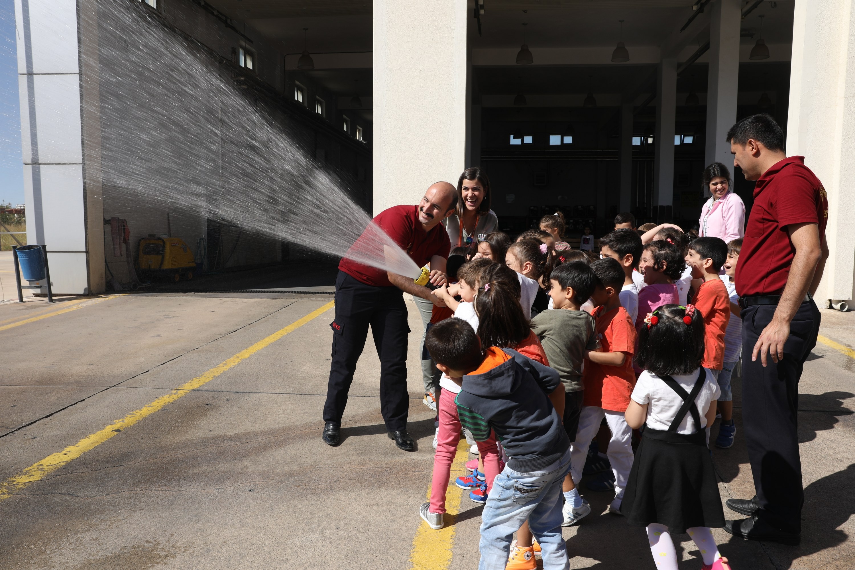 Büyükşehir Belediyesi’nden öğrencilere itfaiye eğitimi