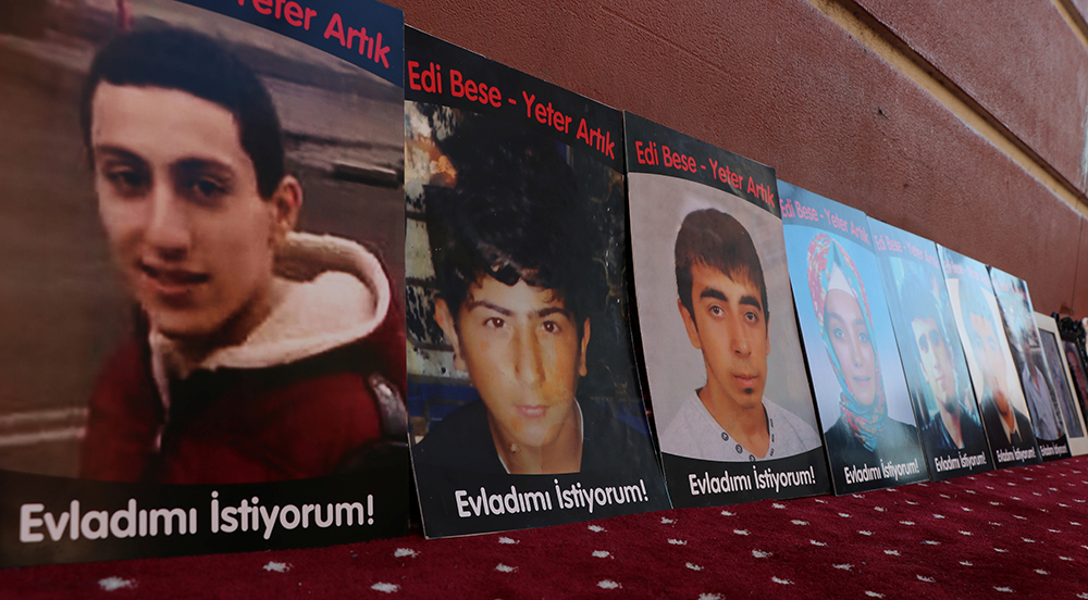 Diyarbakır annelerinin oturma eylemi sürüyor