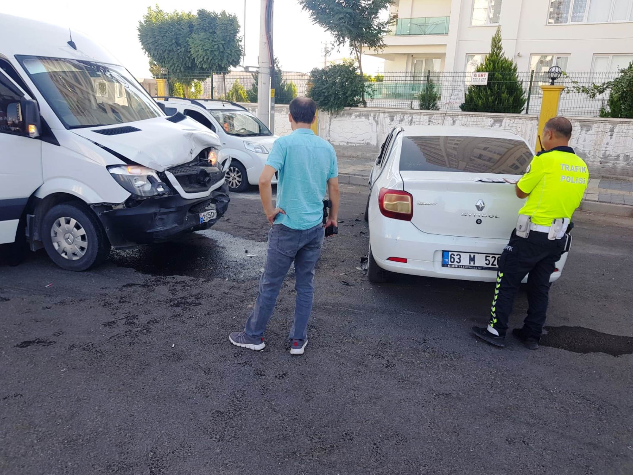 VİDEO- Diyarbakır’da öğrenci servisi kaza yaptı: 9 yaralı