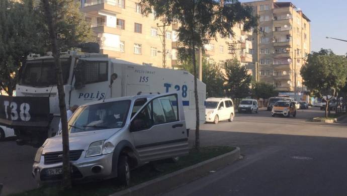 Diyarbakır'da TOMA otomobile çarptı