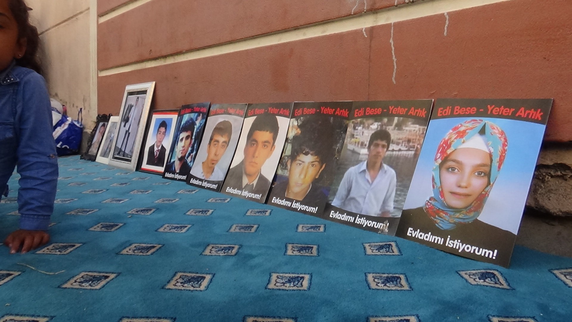 Diyarbakır'daki annelerin nöbet eylemi 32. günde