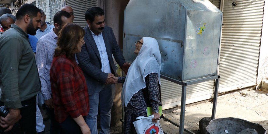 Sur Belediyesi’nden temizlik malzemesi dağıtımı