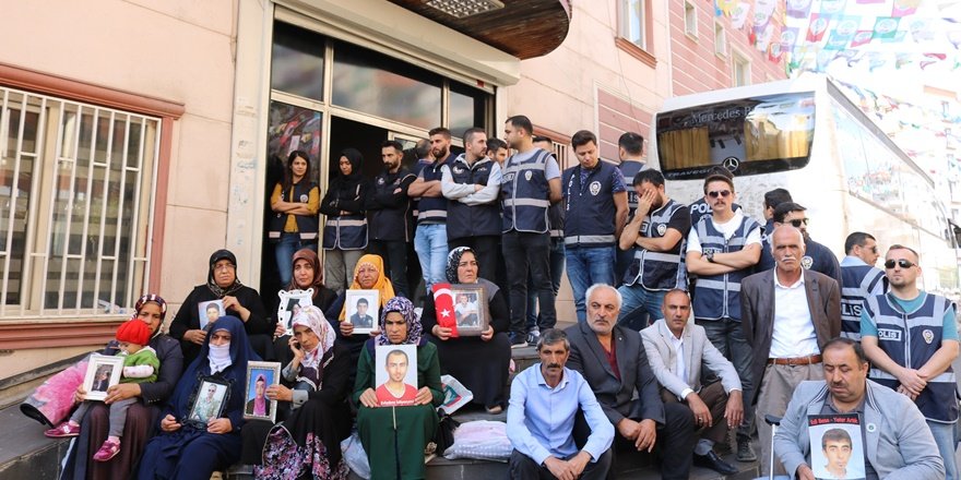 HDP il binası önündeki ailelerin oturma eylemi 46’ncı gününde