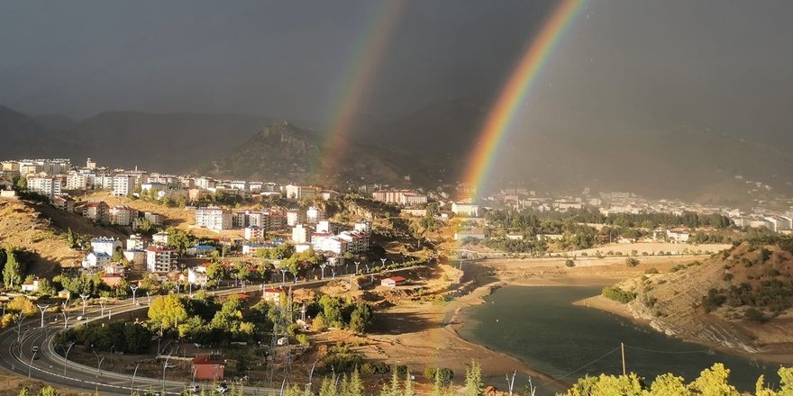Gökkuşağı şöleni büyüledi