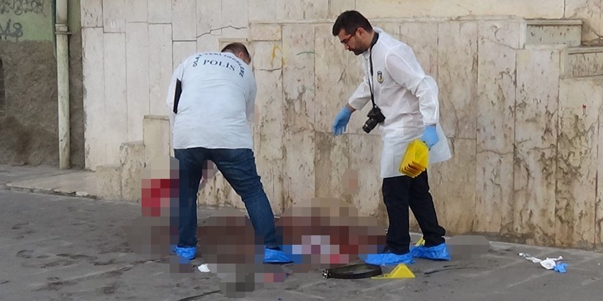 VİDEO - Bağlar'da liselilerin laf atma kavgasında: 1'i ağır 2 yaralı