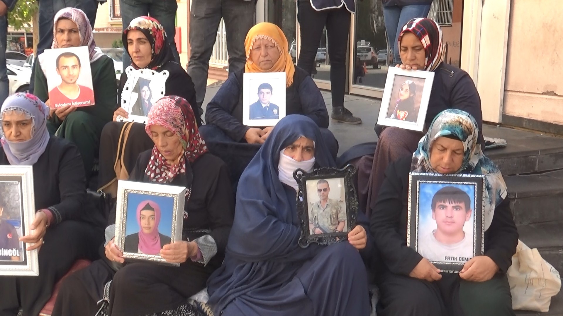 HDP önündeki ailelerin eylemi devam ediyor