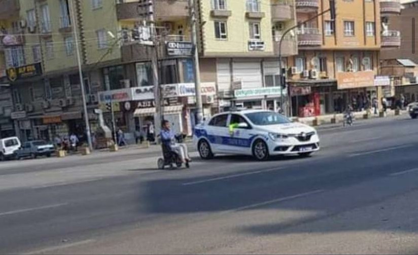 Mardin’de görev yapan trafik polislerinden takdirlik hareket