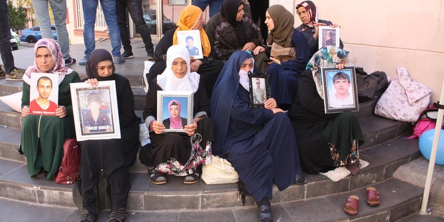 HDP önündeki ailelerin oturma eyleminde 55’inci gün