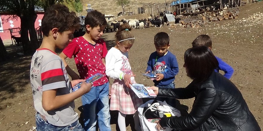 Hollanda’dan Muş’a çocukları sevindirmek için geldi