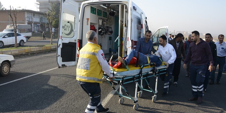 Şanlıurfa'da simitçiye kamyonet çarptı: Simitçi ağır yaralı