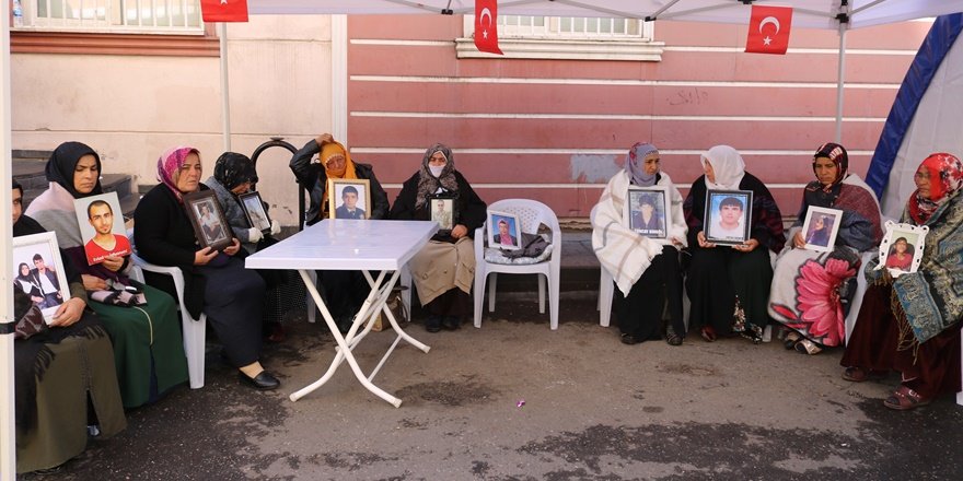 HDP önündeki ailelerin oturma eyleminde 61'inci gün