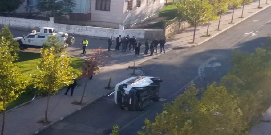 Bağlar’da öğrenci servisi kaza yaptı: 5 yaralı