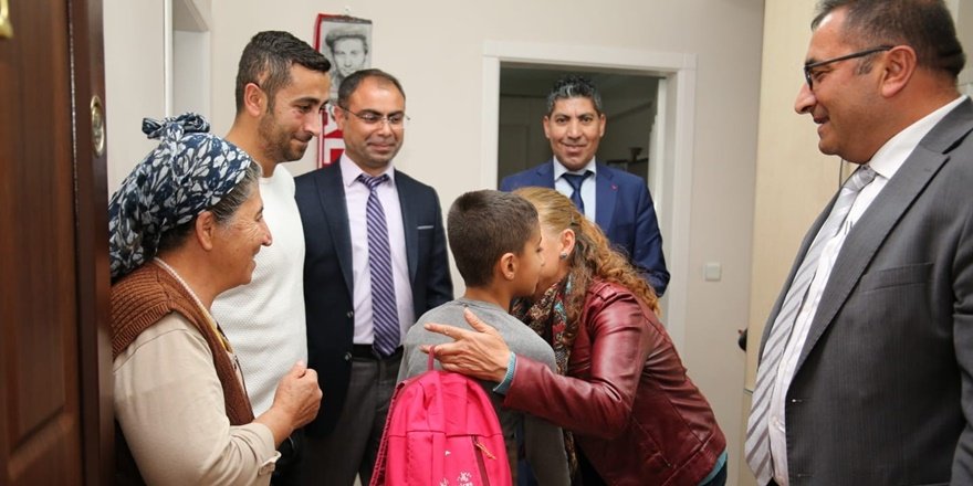 Tunceli'de bin öğretmen, öğrenci evlerinde