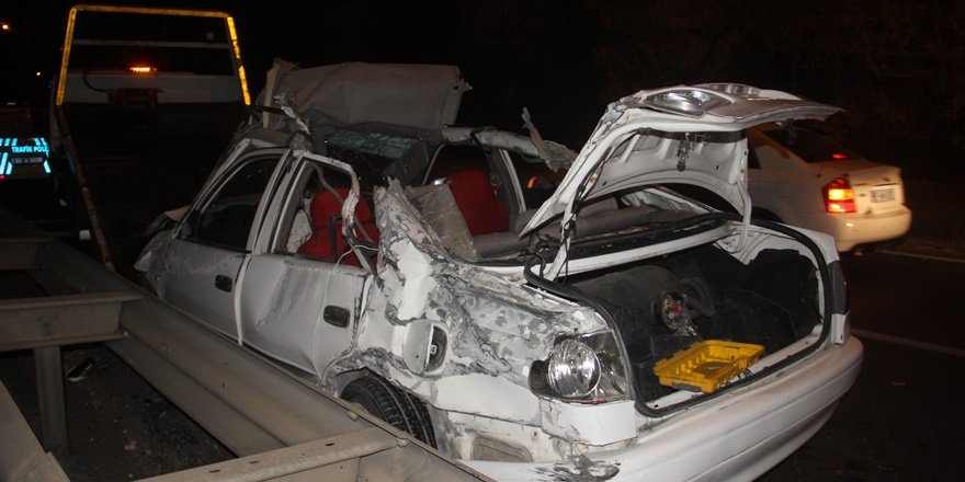 Düğün dönüşü feci kaza: 1 ölü, 1 yaralı