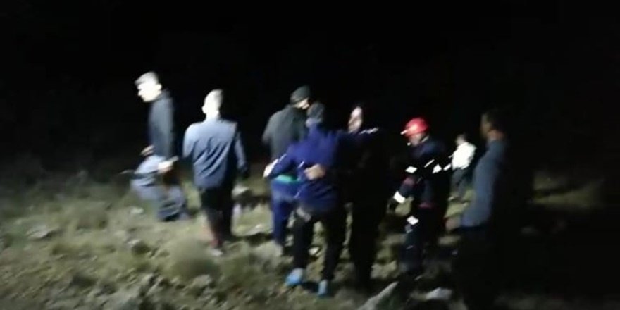 Hasankeyf’te 11 kişi, 5 saat kayalıklarda mahsur kaldı