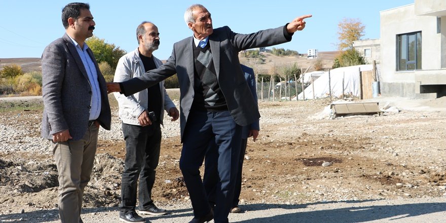 Sur’da köy yollarındaki çalışmalar sürüyor