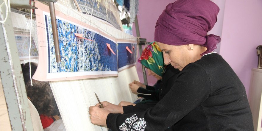 Kızıltepeli kadınlar ihracata halı dokuyor