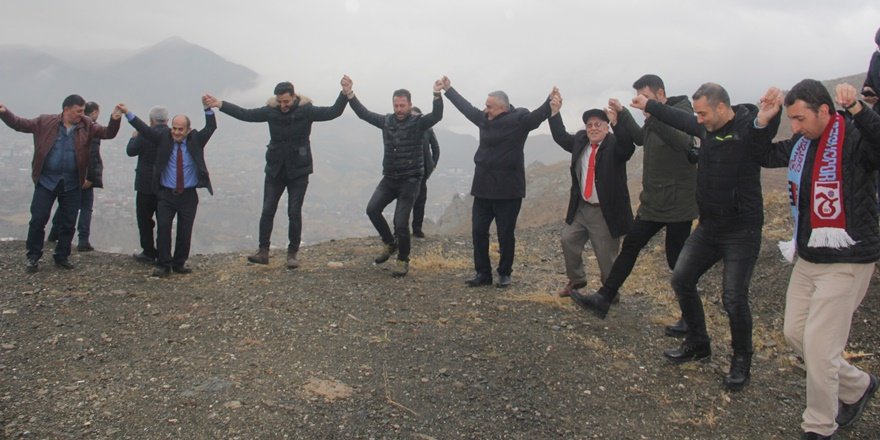 Karadeniz heyeti, Hakkari'de horon tepti