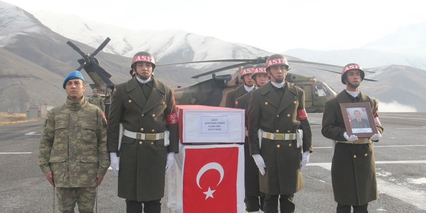 Yıldırım düşmesi sonucu şehit olan asker için uğurlama töreni
