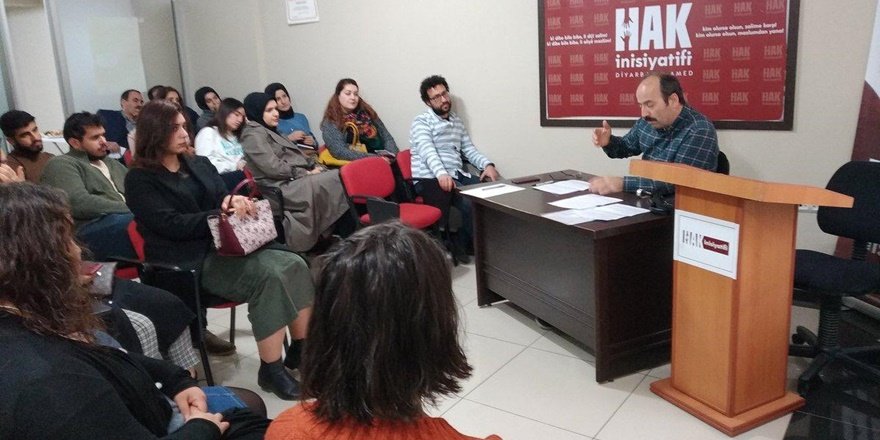 ‘Müfredat hem özgürlüğü hedefler hem de sınırlar’